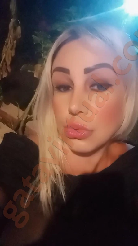Julia Safada ...